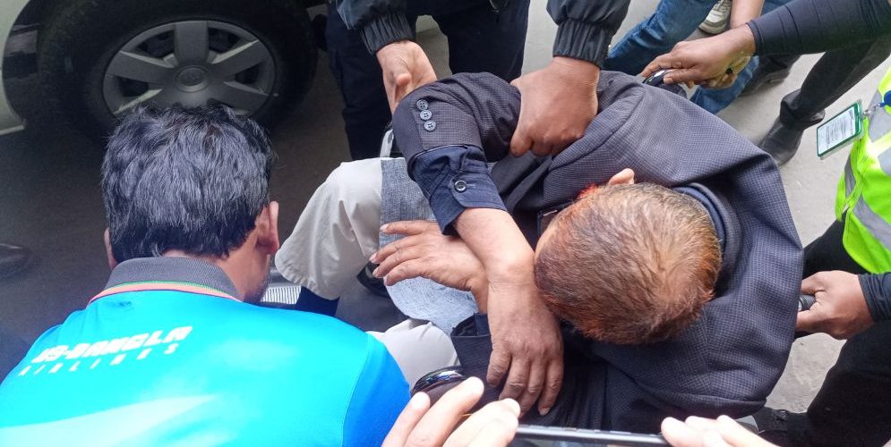 ৫০ লাখ নয়, সেই জেলা জামায়াত আমিরের ব্যাগে মিলল ৭৪ লাখ টাকা