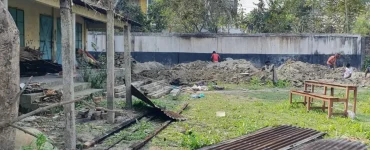 ছাত্রদল নেতার হাত থেকে রেহাই পেল না ছাত্রবাসের টিন