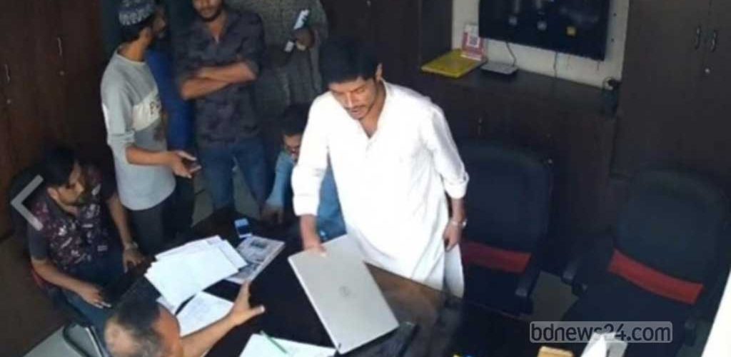 রুমে ঢুকে গুলি করার হুমকি যুবদল নেতার