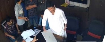 রুমে ঢুকে গুলি করার হুমকি যুবদল নেতার