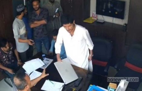 রুমে ঢুকে গুলি করার হুমকি যুবদল নেতার